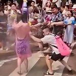 생리중 여성에게 물총 쏘고 옷 찢어… 중국 축제 성희롱 논란