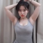 가슴골이… 음란 행위로 정지 먹었던 여캠 소람잉 어땠길래? (움짤)