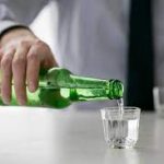 “너 학폭했지” 동창 말에 소주병으로 얼굴 때린 뮤지컬 배우, 집행유예