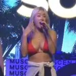 풀파티 무대에서 비키니 입고 화끈한 몸매 보여준 씨스타 소유 “걸그룹 몸매 1위”