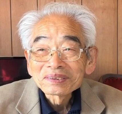 시인 윤동주 묘 발견한 일본학자. 소장자료 2만점 한국에 기증