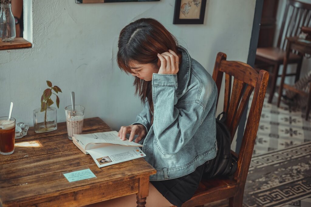 강남역 카페에서 여성 신체 도촬한 남성의 핸드폰에 ‘나체 사진’ 가득