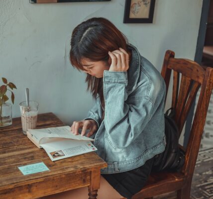 강남역 카페에서 여성 신체 도촬한 남성의 핸드폰에 ‘나체 사진’ 가득