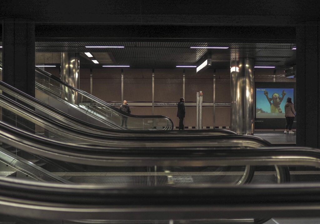 escalator-4815107_1280