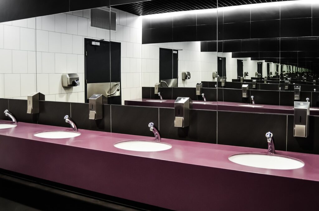 toilets-265275_1280