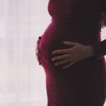 목욕 후 휴대폰 충전하려다… 9개월 임산부 감전사