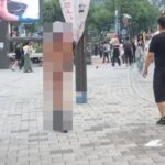 홍대 길거리에서 비키니만 입은 여성이 “활보” 사람들 이목 집중시키다