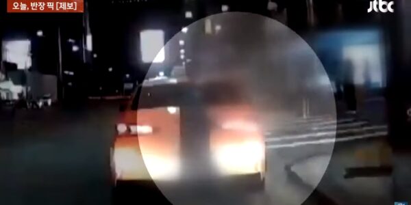 명동 길거리에서 택시 기사가 한 행동 “안구 테러”(영상)