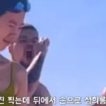 75만 여자 유튜버 뒤에서 성희롱한 외국인 남성 영상에 박제