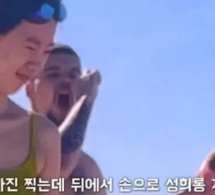 75만 여자 유튜버 뒤에서 성희롱한 외국인 남성 영상에 박제