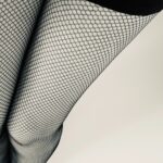 결혼 25년 차 ‘섹스리스 부부’인 남편의 가방에서 찢어진 스타킹 발견…