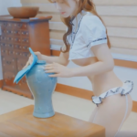 언더붑 의상 입고 항아리 닦고 있는 수녀 BJ아인