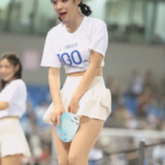 강풍에 치마가 뒤집혀서 크게 놀란 이다혜 치어리더