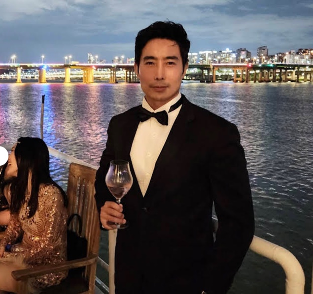 이근, 김용호 극단적 선택 소식에 “승리를 위하여. 치얼스”