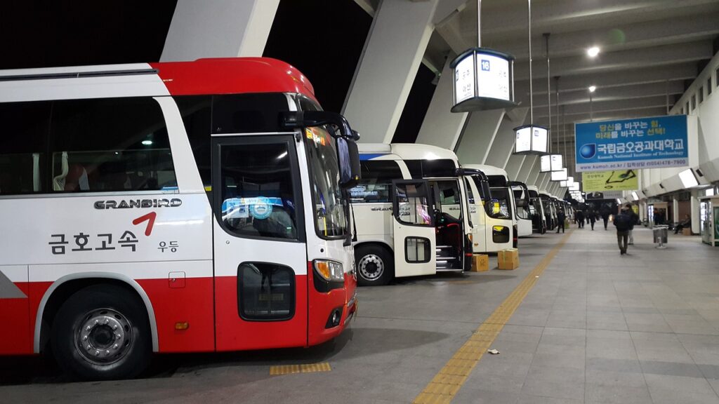 bus-5910571_1280