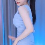 하늘빛 오프숄더 원피스에 트월킹 선보이는 김빵귤