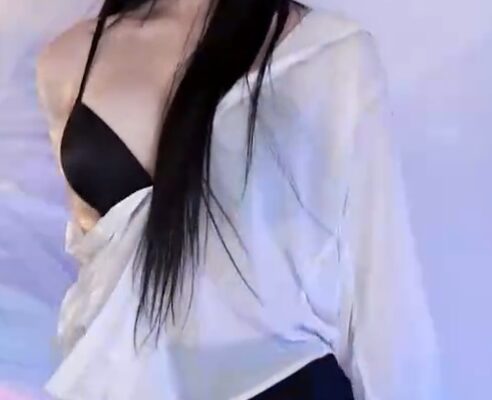 하늘하늘 셔츠 돌핀팬츠와 검스 조합으로 춤추는 한갱 ㅗㅜㅑ