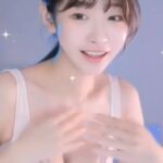연분홍 원피스 입고 사쿠란보 추며 귀여움 뽐내는 둘기얏