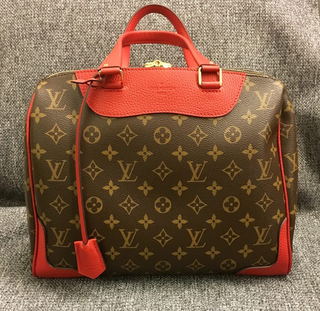 handbag-2033951_1280