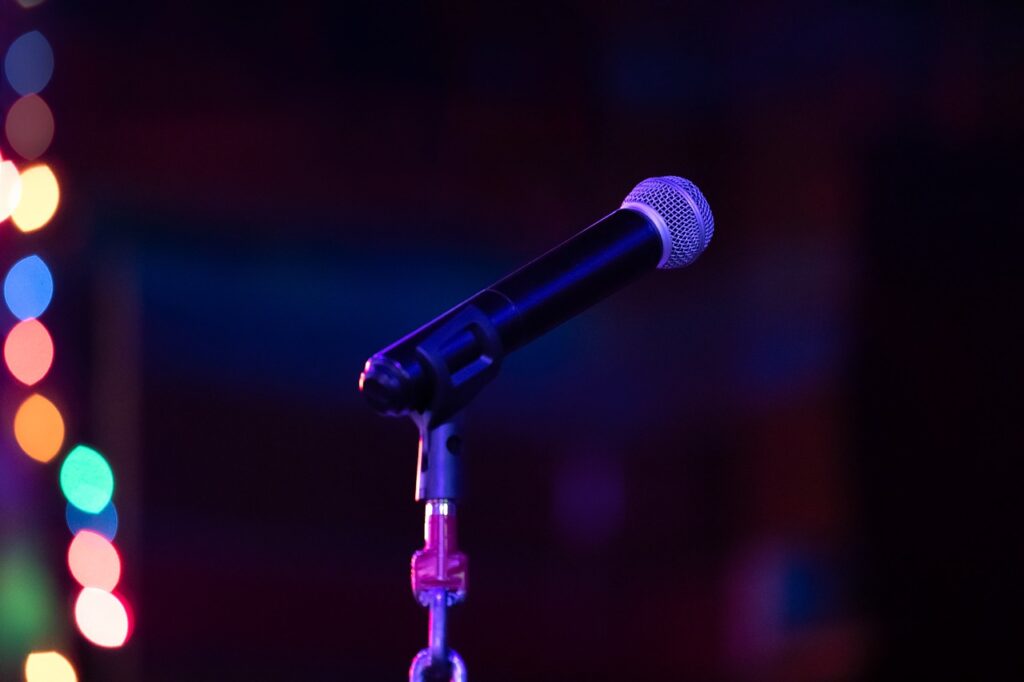 microphone-3916442_1280