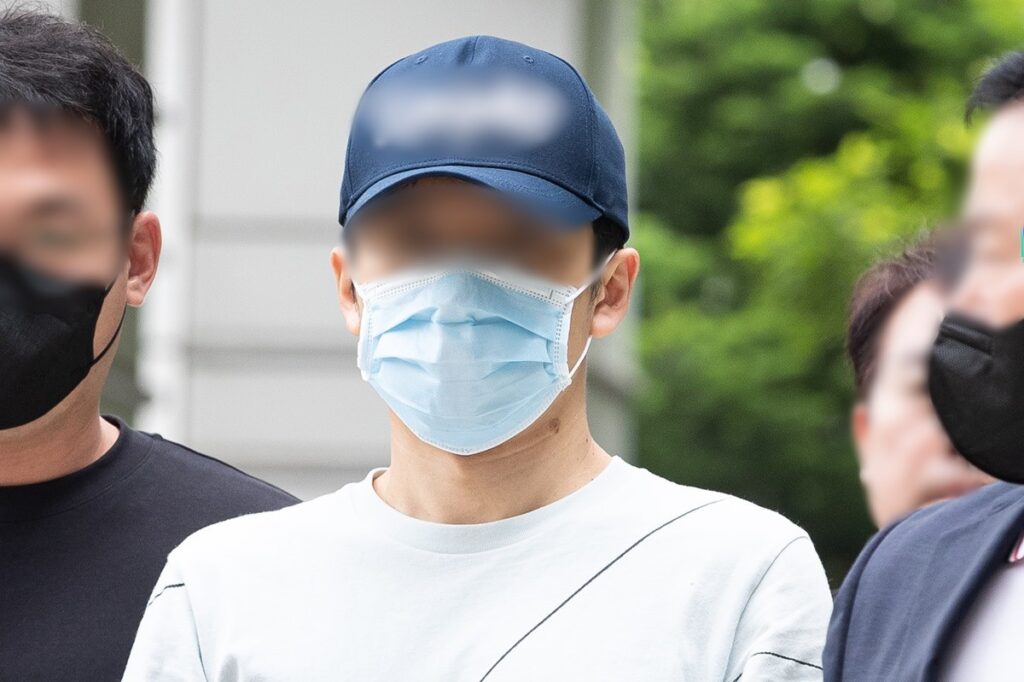 구속 전 피의자심문 출석하는 부친 살해 유기 혐
