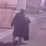 길 가던 여성 흉기로 찌르고 가방 훔쳐 달아난 30대 남성