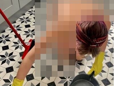 시간당 8만 원 버는 “알몸 청소부”