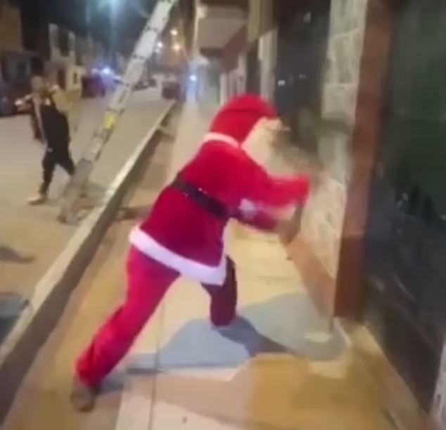 79323107-12899633-A_police_officer_in_Peru_wore_a_Santa_Claus_costume_while_raidin-m-17_170352115889