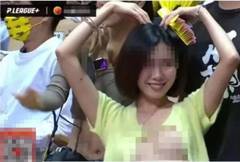 농구 경기 중 “가슴 노출”한 여성