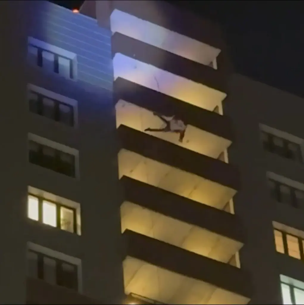 dies-falling-24th-floor-high-74039734