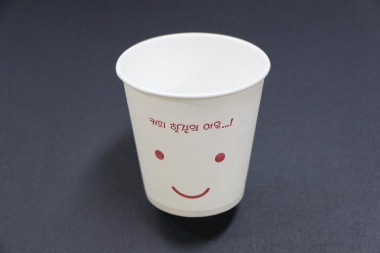 여성 승객 홀로 있는데 종이컵에 소변 본 70대 버스 기사