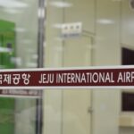 이륙 준비하는 항공기에서 난동 부린 60대, 체포