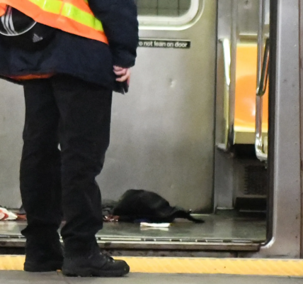 뉴욕 지하철 안에서 싸움 말리던 40대… 총에 맞아 사망.