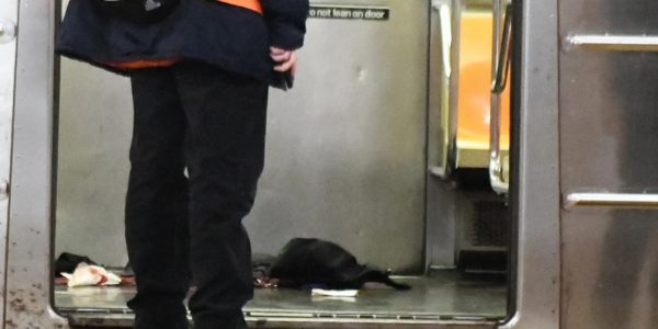 뉴욕 지하철 안에서 싸움 말리던 40대… 총에 맞아 사망.