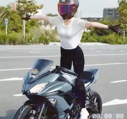오토바이 타고 ‘곡예 운전’ 한 유명 여성 모델, 징역 위기(영상)