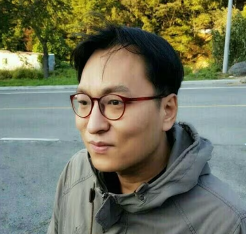 성희롱 고발당하자 피해 여고생 신상 폭로한 박진성 시인, 실형 확정