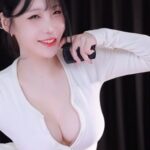 연나비 흰색 바디수트 입고 ㅗㅜㅑ