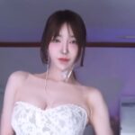 흰색 레이스 브라렛 입고 모모랜드 뿜뿜 추는 겨우디