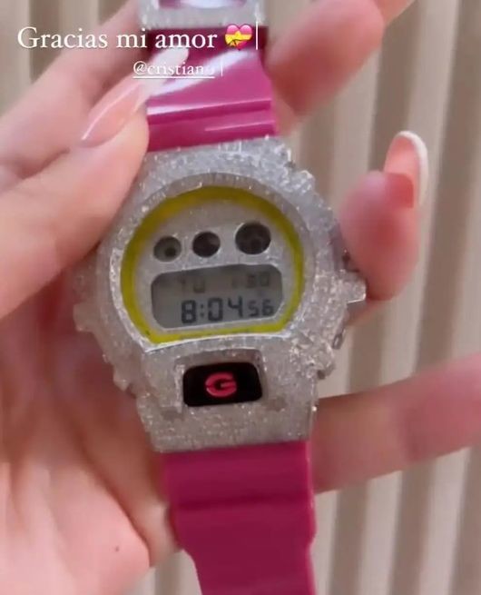 호날두가 여자친구에게 선물한 ‘시계’ 가격이….