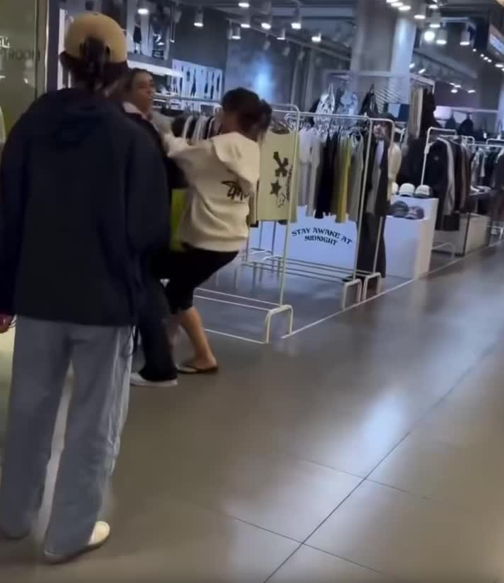 홍대 AK플라자 중국녀 서양녀 현피사건